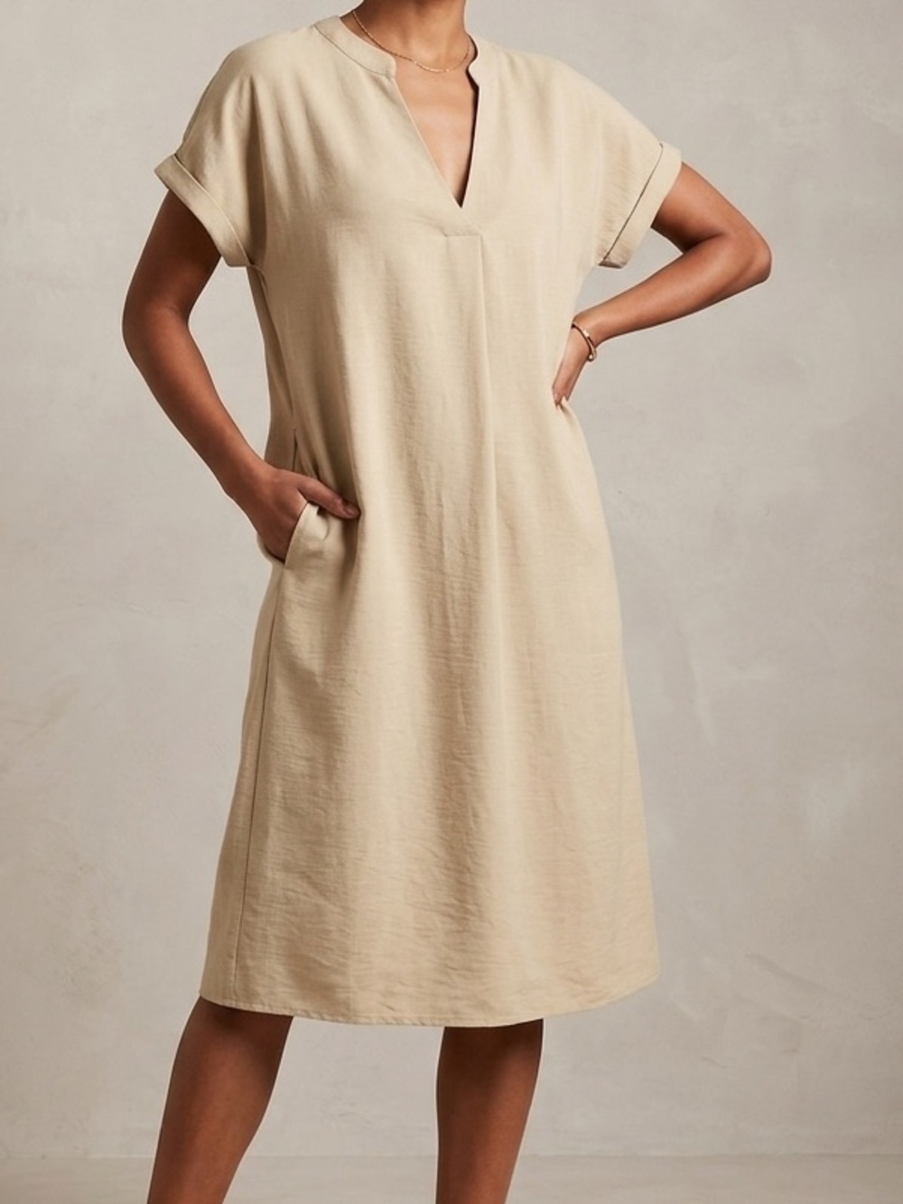 Parasuco Short-Sleeve V-Neck Dress